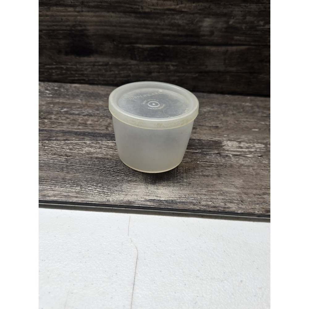 Vintage Tupperware Container #123-6 With A #297-29 Lid Tupper Seal Round